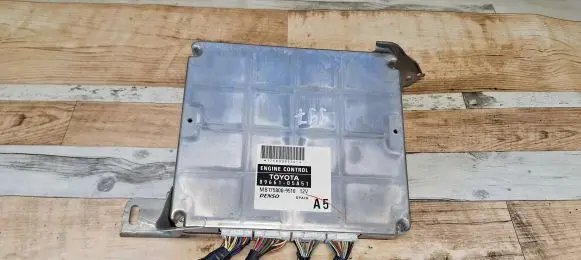 Toyota Avensis T250 Engine control unit/module 8966105A51 MB1758009510