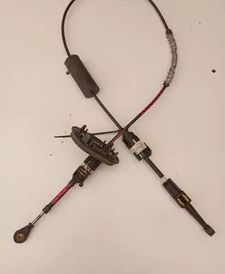 Opel Zafira C Gear shift cable bracket 13240821