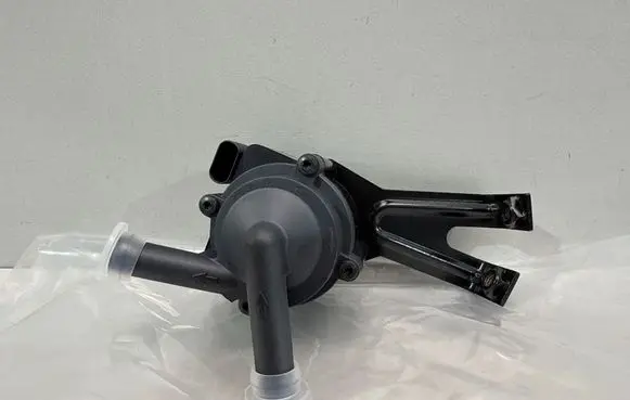 BMW 5 F10 F11 Water pump 5A36581