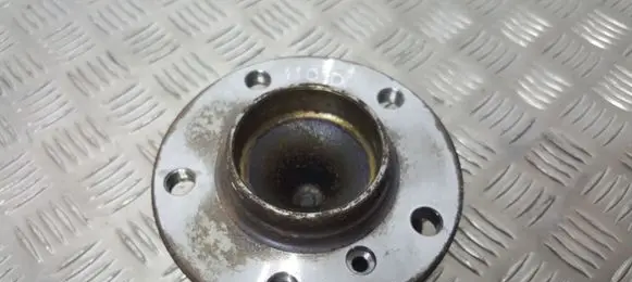 BMW 1 F20 F21 Front wheel hub 6876841 6876840