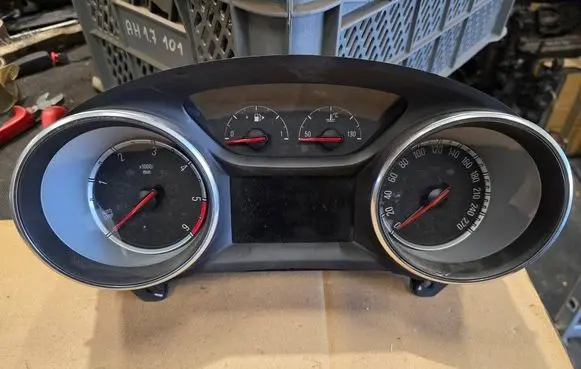 Opel Astra K Speedometer (instrument cluster) 39030270 175597137