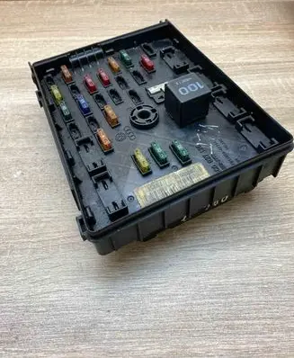Volkswagen PASSAT B6 Fuse module 3C0937125 63592777