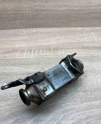 BMW 5 E39 EGR valve cooler 7787404 56699