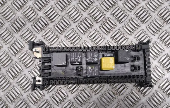 Mercedes-Benz ML W166 Fuse module A1669063901 13935635 PAP3240311