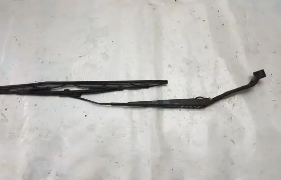 Mitsubishi Outlander Front wiper blade arm