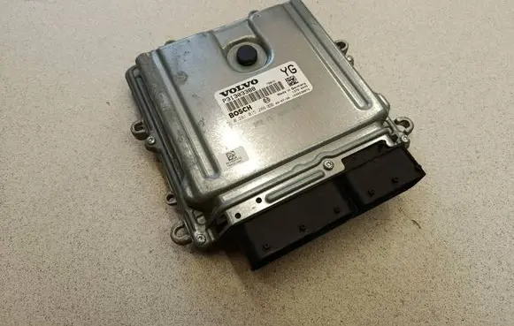 Volvo V50 Engine control unit/module P31303388 0281015286