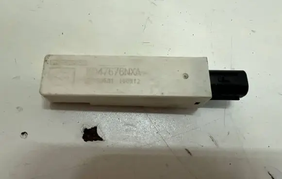 Mazda 3 III Aerial antenna amplifier KD47676NXA