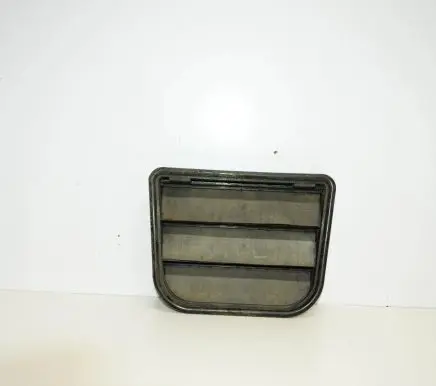 Quarter panel pressure vent