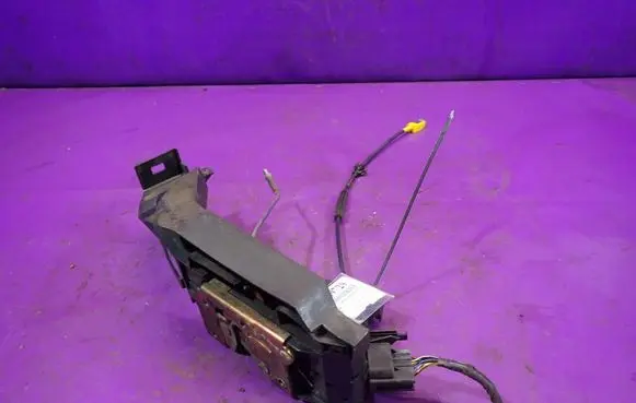 Ford Focus C-MAX Front door lock 