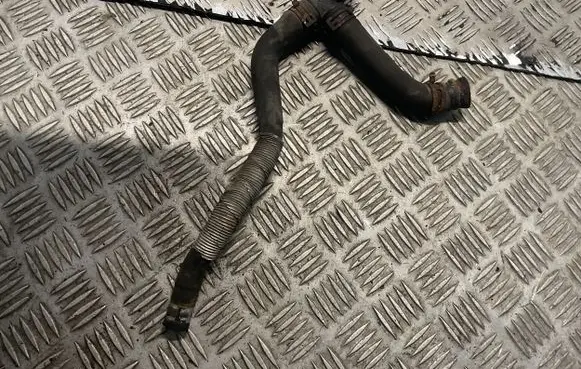 Coolant pipe/hose