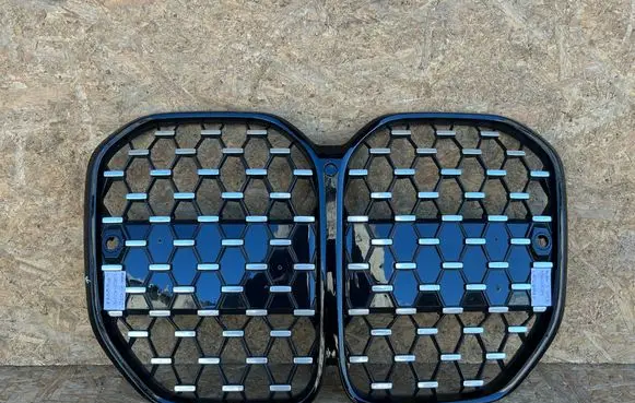 Front bumper upper radiator grill
