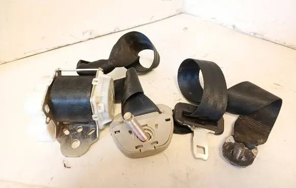 Toyota Corolla Verso AR10 Rear seatbelt H073801 Z924