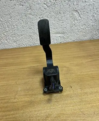 Mercedes-Benz Vito Viano W447 Accelerator throttle pedal A4473000200 F1703