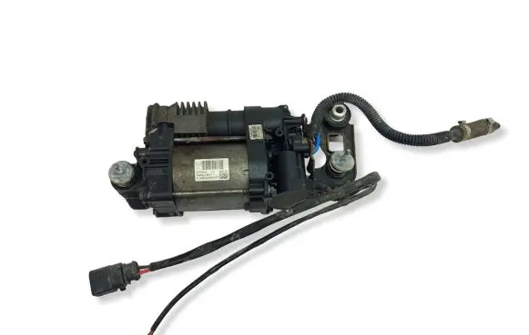 Volkswagen Touareg II Air suspension compressor/pump 7P0616006G