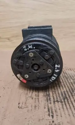 Volvo V70 Air conditioning (A/C) compressor (pump)