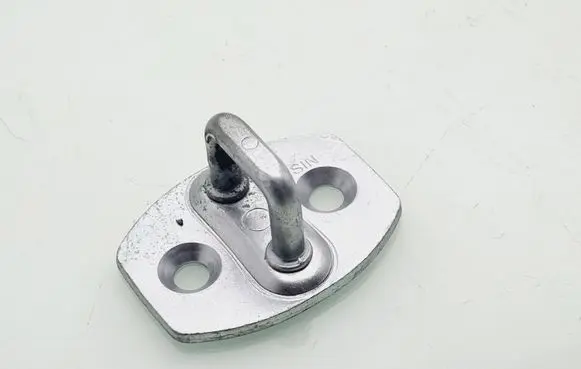 Toyota RAV 4 (XA30) Rear door lock loop/hook striker 