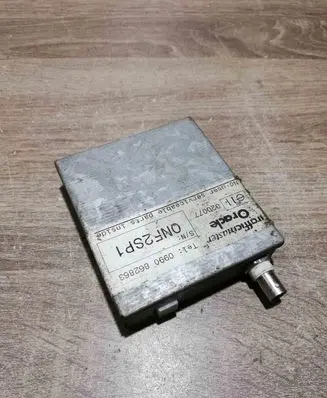 Audi A4 S4 B5 8D Aerial antenna amplifier 0NF2SP1 020077