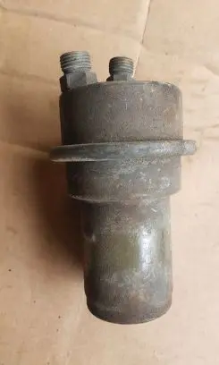 Volkswagen Corrado Fuel pressure regulator 447133441C