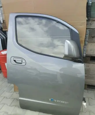 Nissan e-NV200 Front door