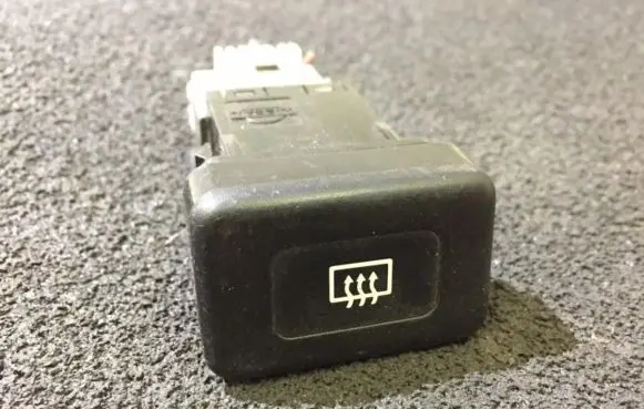 Nissan Almera Windscreen/window heater switch