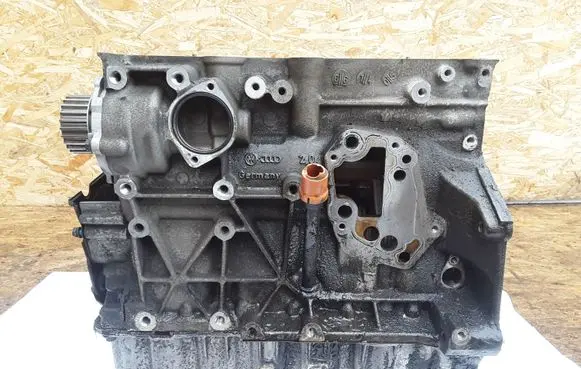Volkswagen PASSAT B6 Engine block R06D023A ENAC43400 06F103603