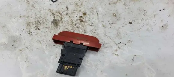 Nissan X-Trail T30 Hazard light switch 06016
