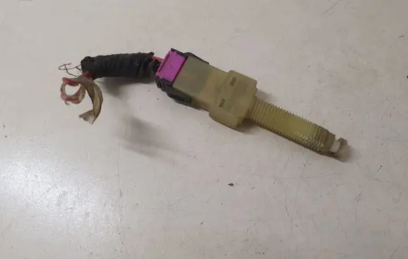 Audi A8 S8 D2 4D Brake pedal sensor switch 443945515