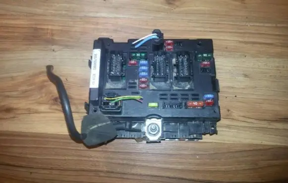 Peugeot 206 Fuse box set 9657608880