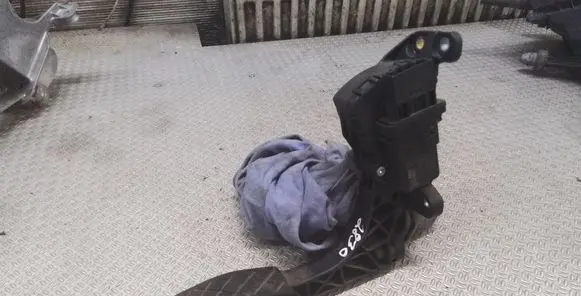 Audi A6 S6 C6 4F Accelerator throttle pedal 4F1723523A