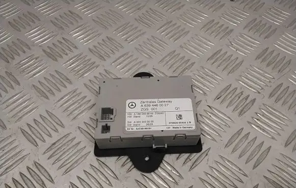 Mercedes-Benz Vito Viano W639 Gateway control module A6394460027