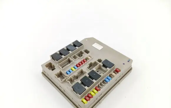 Renault Clio III Fuse module 902663A