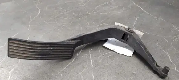 Mercedes-Benz Vaneo W414 Accelerator throttle pedal A1683011220