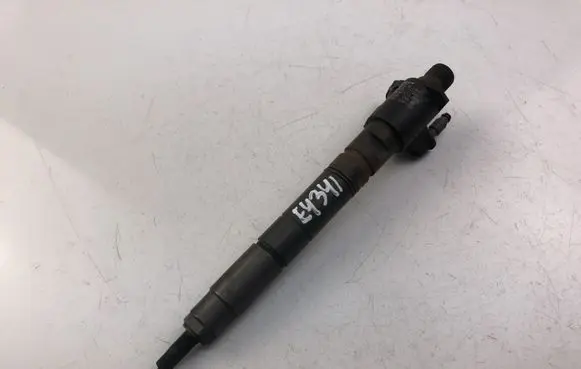 Volvo V40 Fuel injector 31303238