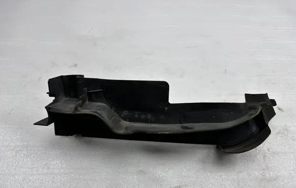 Audi Q7 4M Fender end trim 4M0821170B 4M0821170