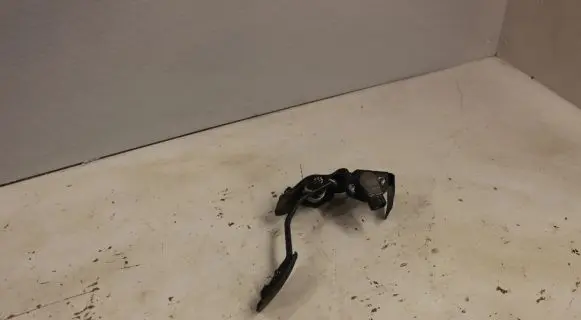 Toyota Avensis T250 Accelerator throttle pedal
