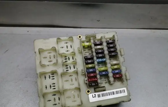 Nissan Almera Tino Fuse module 24350BU210