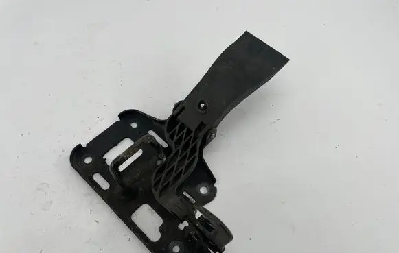 Audi A4 S4 B8 8K Engine bonnet/hood lock/latch loop/hook 8T0823480