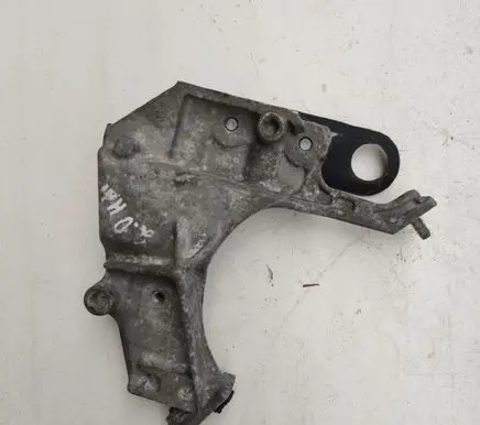 Engine mounting bracket