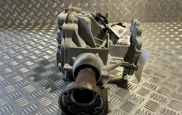 Gearbox transfer box case