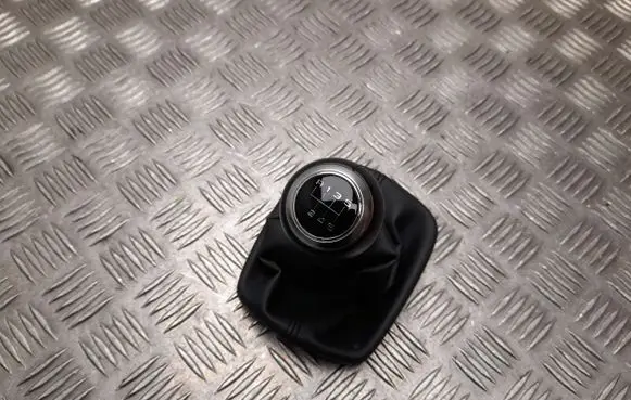 Audi A1 Gear lever shifter trim leather/knob 8P0863279A
