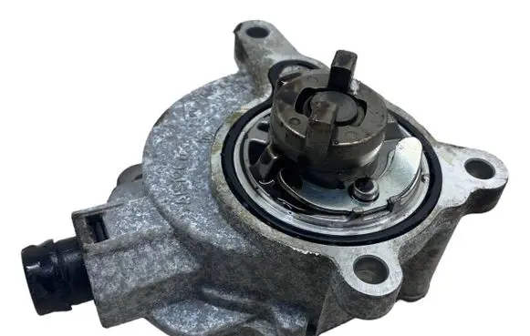 Ford Focus ST Vacuum pump BB5E2A451BD 20161121 D87TA