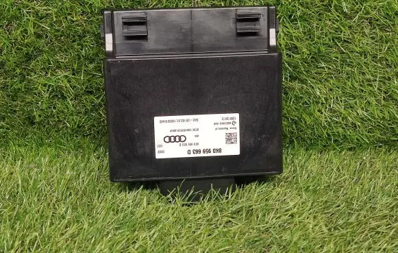 Audi A1 Voltage converter/converter module 8K0959663D