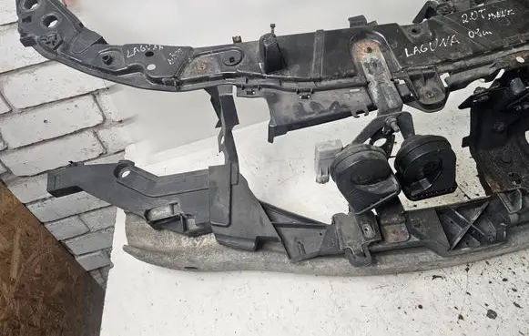 Renault Laguna III Radiator support slam panel