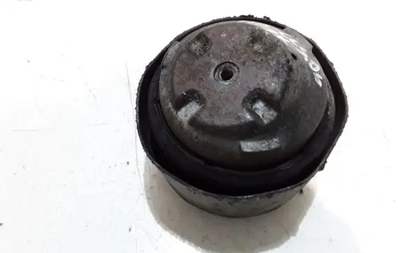 Mercedes-Benz CLS C219 Engine mount bracket