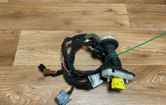 Peugeot Partner Front door wiring loom 9677375080 YAZA