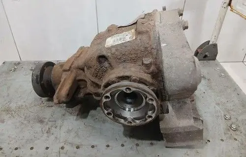 BMW 6 E63 E64 Rear differential/diff mount bracket 2284030