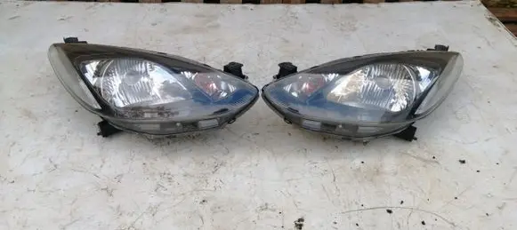 Mazda 2 Headlights/headlamps set K2442