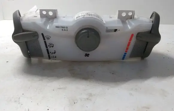 Toyota Aygo AB10 Climate control unit 559000H010