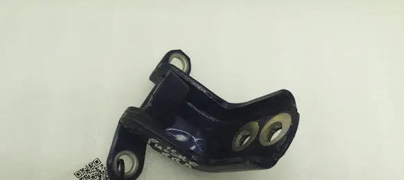 Nissan Pulsar Rear door lower hinge I120022