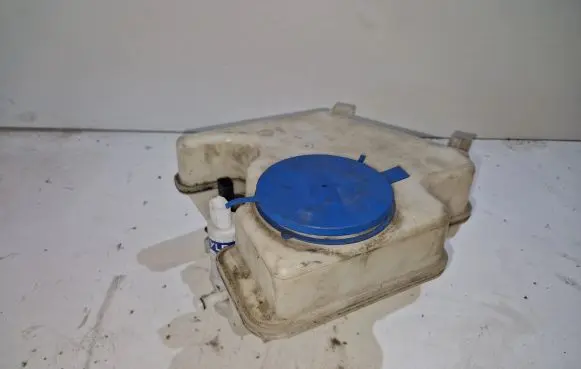 Mercedes-Benz B W245 Windshield washer fluid reservoir/tank A1698690320